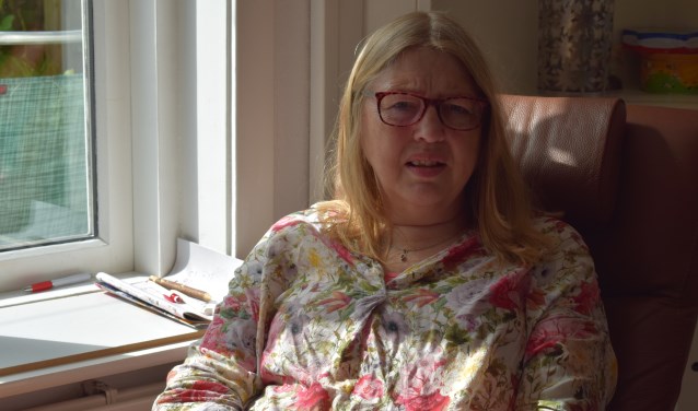 Janneke Wijchers is het grootste gedeelte van de dag aan haar stoel gekluisterd.