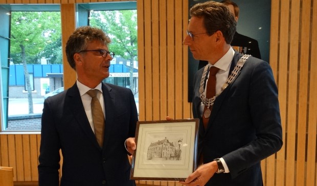 Commissaris van de koning Hans Oosters zei in zijn speech dat Wijkenaren het jammer vinden dat Poppens weggaat.
