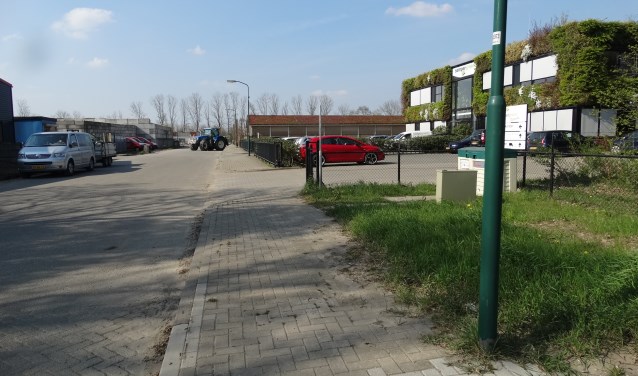 Ingang van het MOB terrein via de nieuw aangelegde Defensieweg
