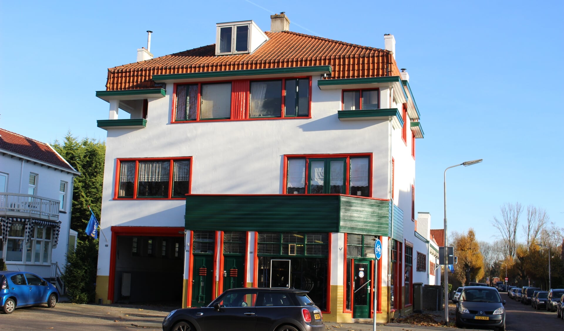 De voormalige Kiki-Fit garage aan de Amsterdamseweg.