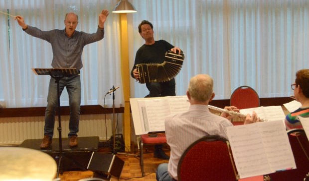 Repetitie van Soli met Carel Kraaijenhof.
