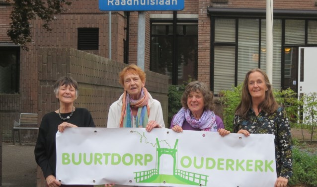 De jubileumcommissie van Buurtdorp. Van links naar rechts: Annelies, Hilde, Mayke en Monique.