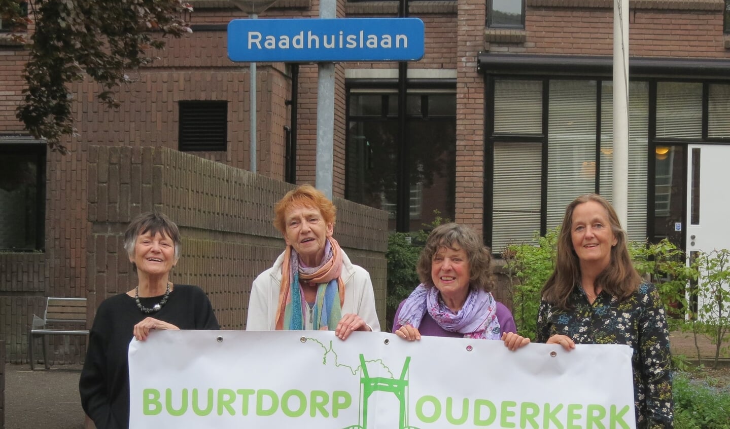 De jubileumcommissie van Buurtdorp. Van links naar rechts: Annelies, Hilde, Mayke en Monique.
