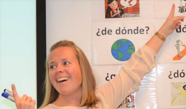 Carmen Meester: "Je stapt IN de vreemde taal."