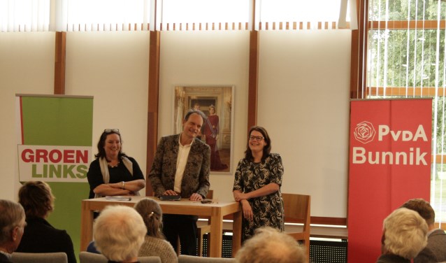Agnes Jongerius, Vincent Bijlo en Sabine Klok in gesprek met inwoners