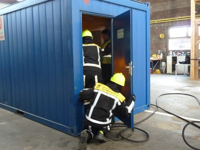 Jeugdbrandweer in actie tijdens de wedstrijd in Apeldoorn