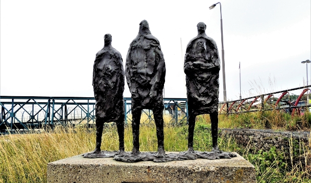 <p>De Kanaalgravers is een monument ter herinnering aan<br>het 125-jarig bestaan van het Noordzeekanaal.</p>