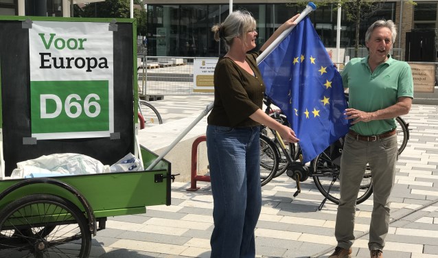D66 is vóór Europa. Dat laat onder anderen Albert Dragt (rechts) weten.