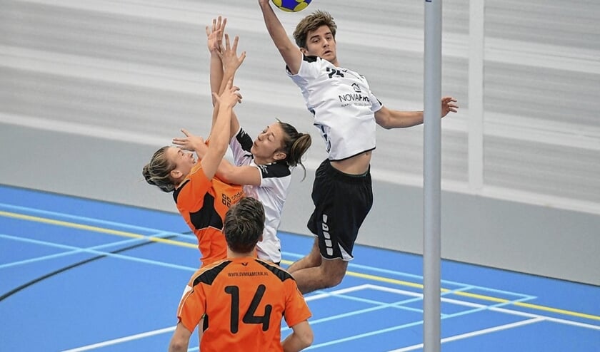 Mark Klop als speler van HKC 1 in actie tegen SDO/BlijWerkt 1