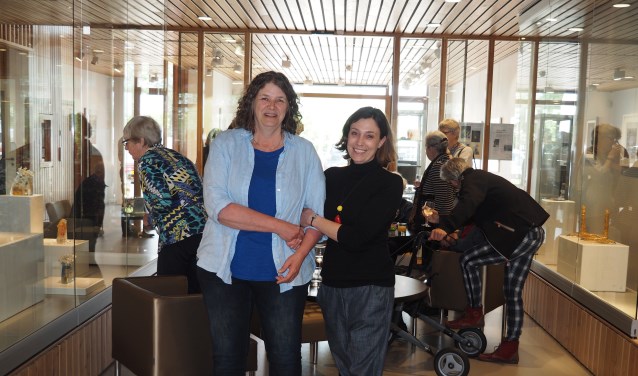 Rechts Mariasole Lizzari, links Marjan Smit.