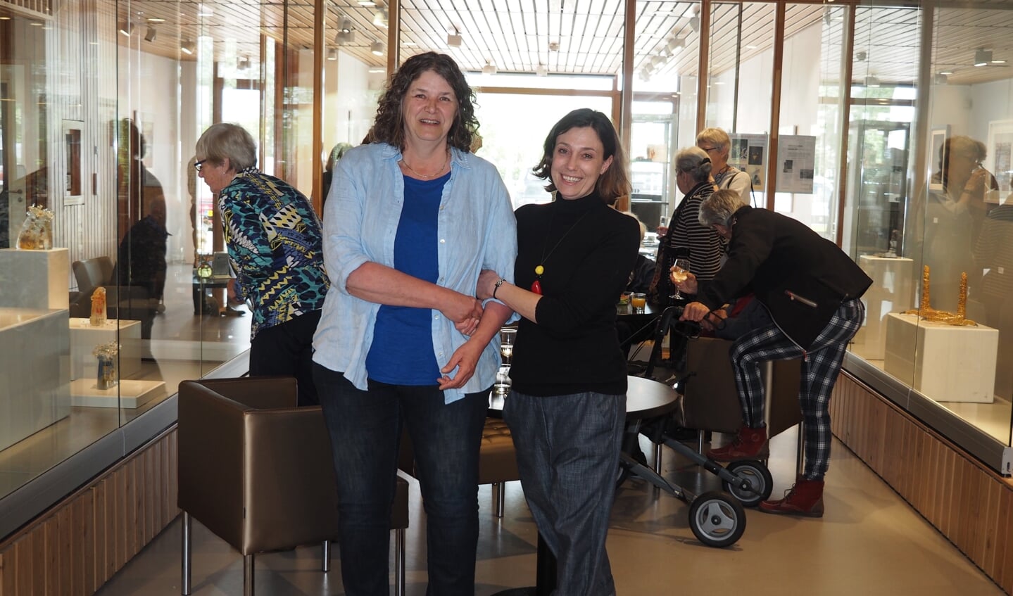Rechts Mariasole Lizzari, links Marjan Smit.