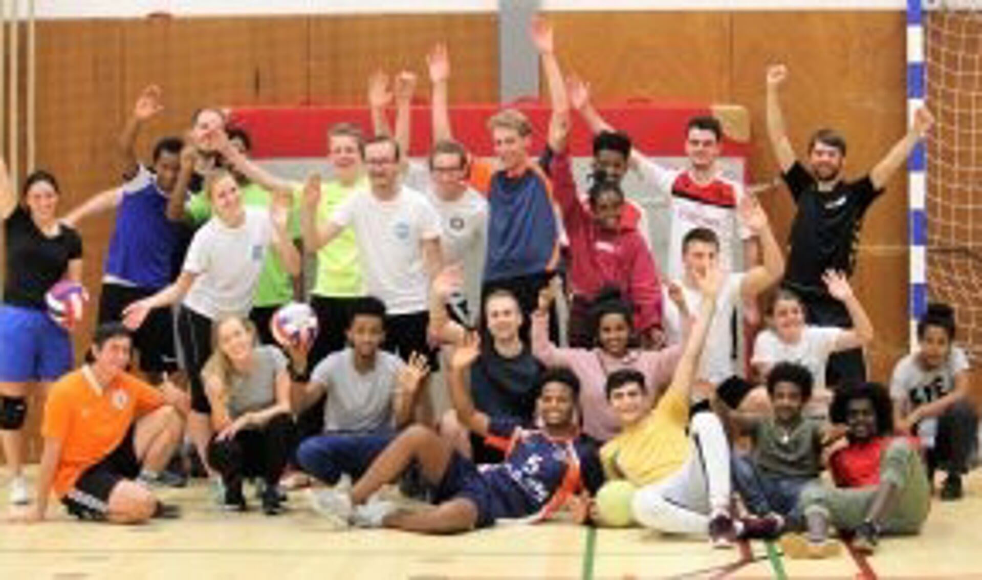 Connect-Us verzorgt geregeld sporttoernooien om Nederlandse jongeren en vluchtelingenjongeren met elkaar in contact te brengen. In Woudenberg vindt in samenwerking met het CDJA op zaterdag 8 juni een volleybaltoernooi plaats.