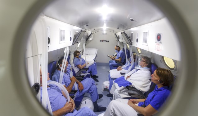 De grote gloednieuwe drukcabine voor zuurstoftherapie.