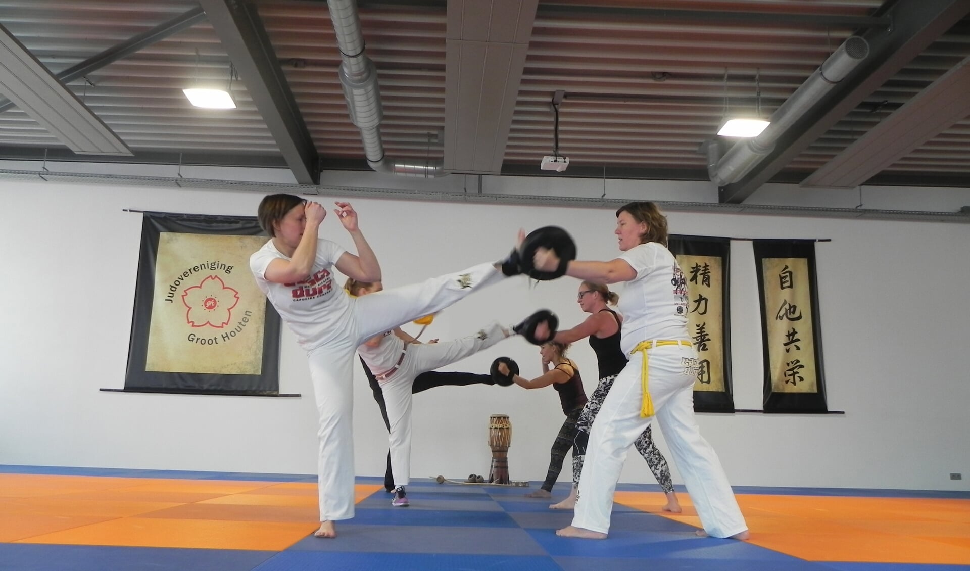 Capoeira geeft de deelnemers souplesse, kracht en heel veel plezier.