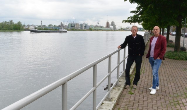 Joop Keesmaat (l) en Anton van Rees gaan de barricaden op en hopen dat zoveel mogelijk inwoners in hun kielzog meeprotesteren.