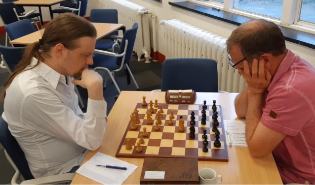 René Bakker (rechts) verraste titelverdediger Hotze Tette Hofstra.