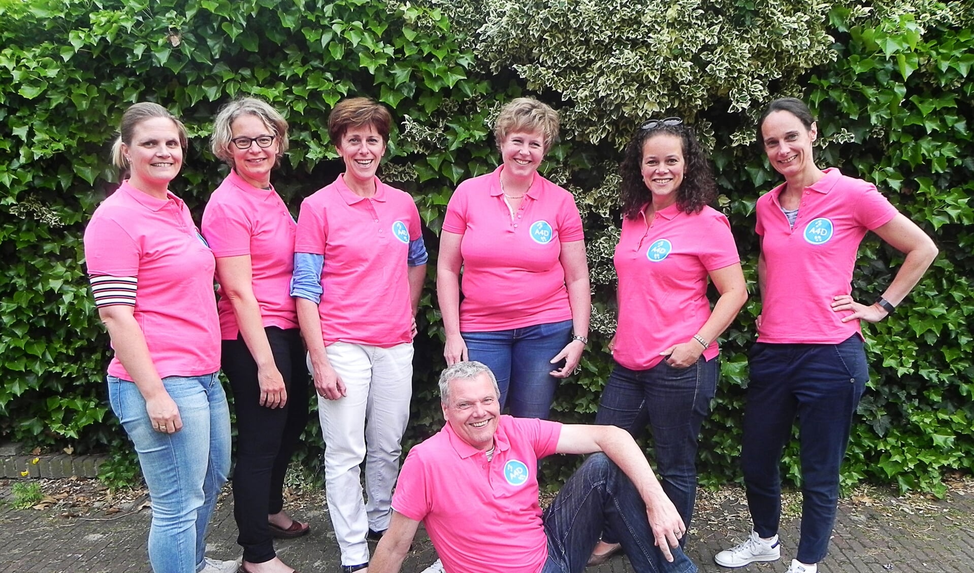 Het bestuur van de Avondvierdaagse Bunnik, Odijk en Werkhoven: Dayenne, An, Stevien, Caja, Caroline, Kristin en Richard.