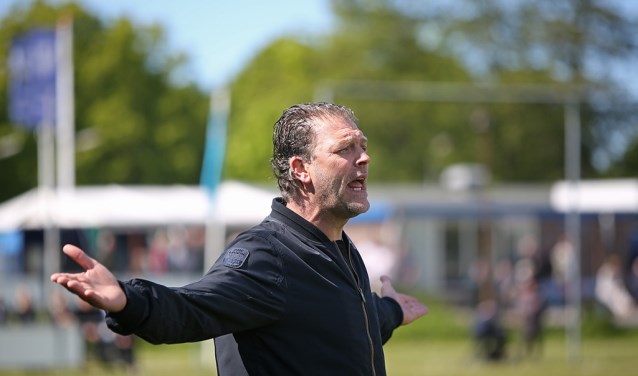 Pascal de Wit trainde het tweede elftal al, maar is tijdelijk ook bij het vlaggenschip actief.