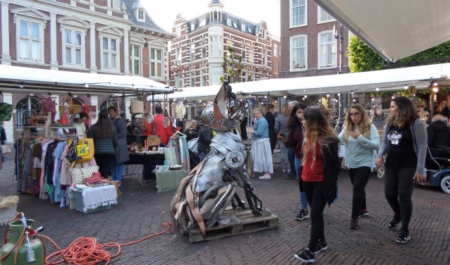 Tijdens de Haarlem ShoppingNight konden de vele shopliefhebbers op de Makersmarkt kennis maken met innovatieve en duurzame producten.