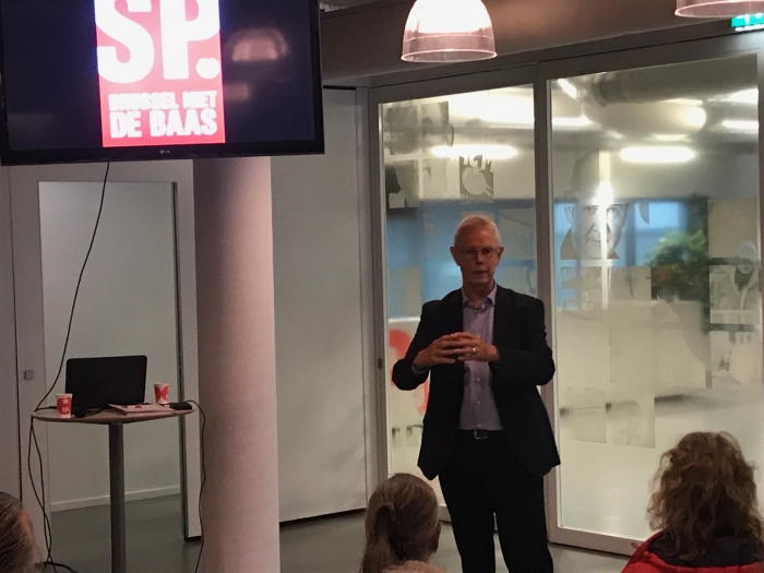 Tiny Kox in actie tijdens de bijeenkomst over Hoop, woede en EU