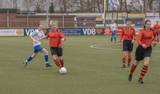 Christianne van Bloemendaal is als technisch begaafde middenvelder vaak het begin van de Spartaanse aanvallen.