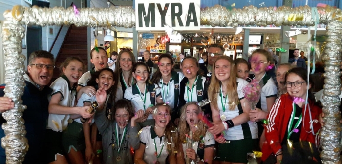 De huldiging van de kampioenen in het clubhuis