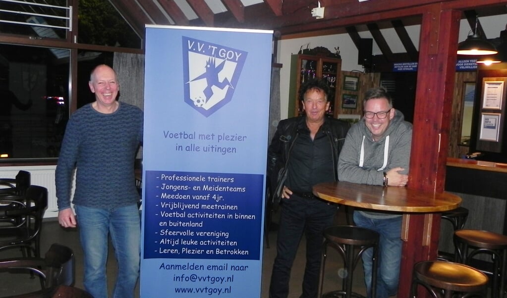 Henk van Garderen, Ebo Ebens en Jan-Willem Hendriks zijn enthousiast over de campagne om V.V. 't Goy aantrekkelijker te maken.