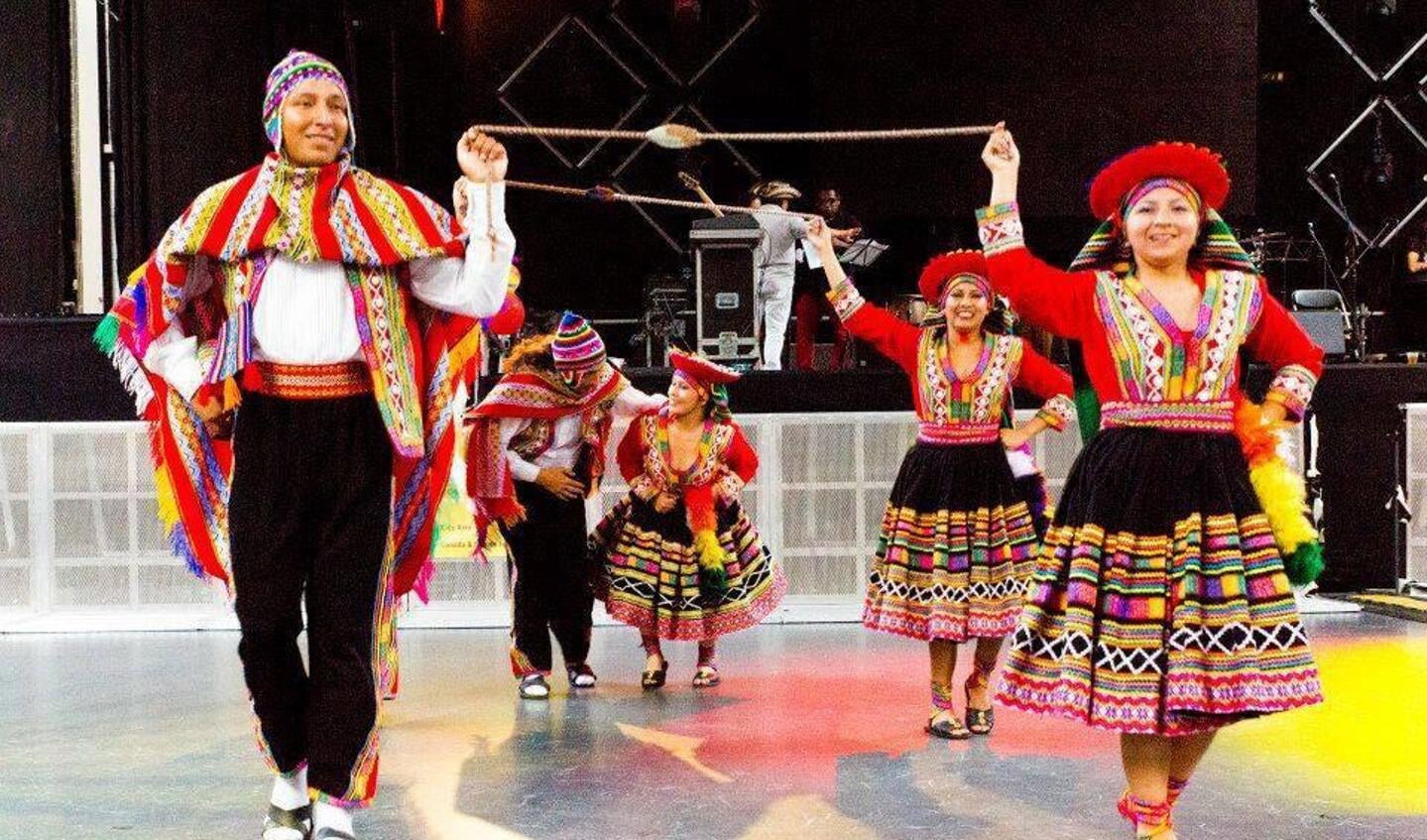 Ook een dansgroep uit Peru doet mee aan het evenement Football & Culture