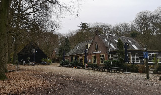 't Berghuis ligt prachtig in de bossen van Amerongen. Wandelaars en fietsers maken er graag gebruik van.