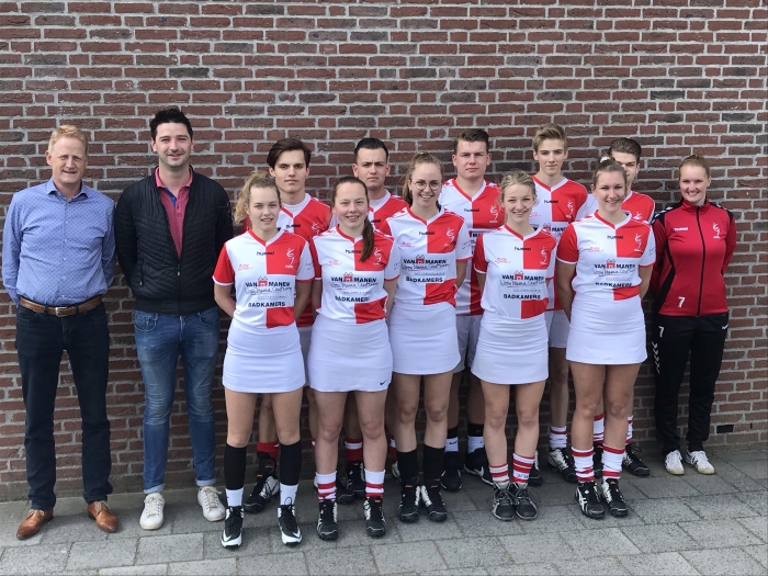 ODIK A1 met links sponsor Roel Slaa van Van Manen Badkamers