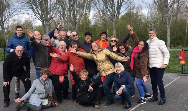Vrijwilligers en docenten van De Hoek vormen één team.