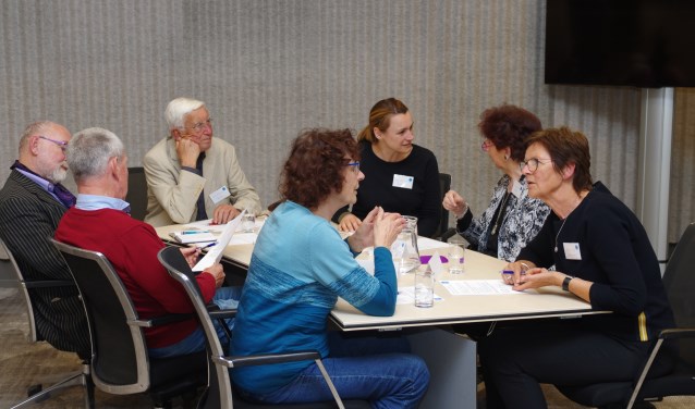 Informatie wordt uitgewisseld op speeddate. Wegens succes komt er een vervolg.