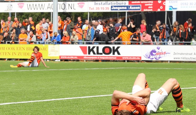 Treurende Spartanen en teleurgestelde supporters na het mislopen van de titel.