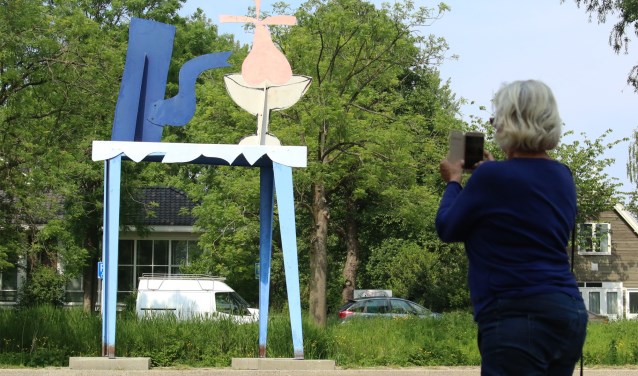 Beeld 'De Peer' van Klaas Gubbels, onderdeel van de beeldenroute langs de Bovenkerkerkade.