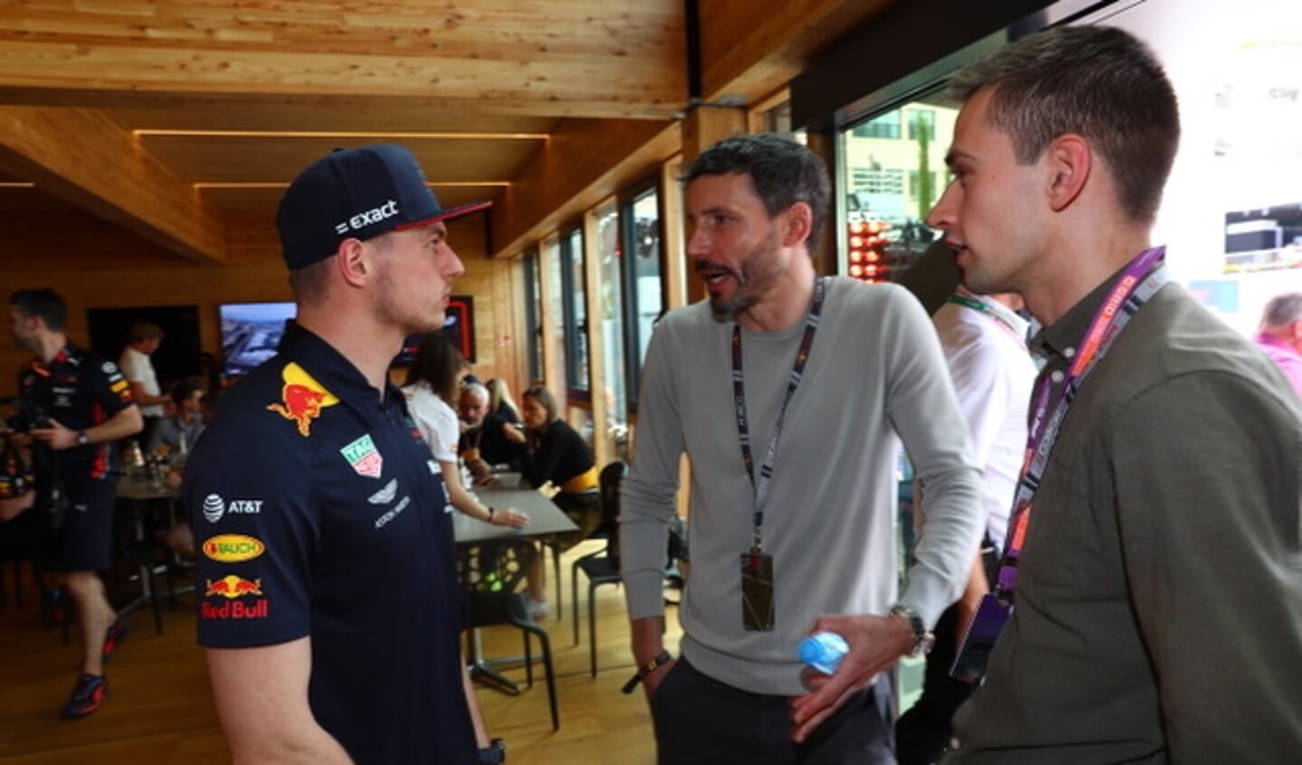 Erik van Haren (rechts) samen met Max Verstappen (links) en Mark van Bommel (midden).