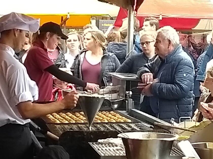 De poffertjeskraam is er ook weer.
