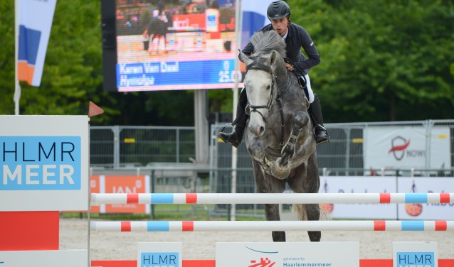 Geconcentreerde blikken tijdens Concours Hippique.