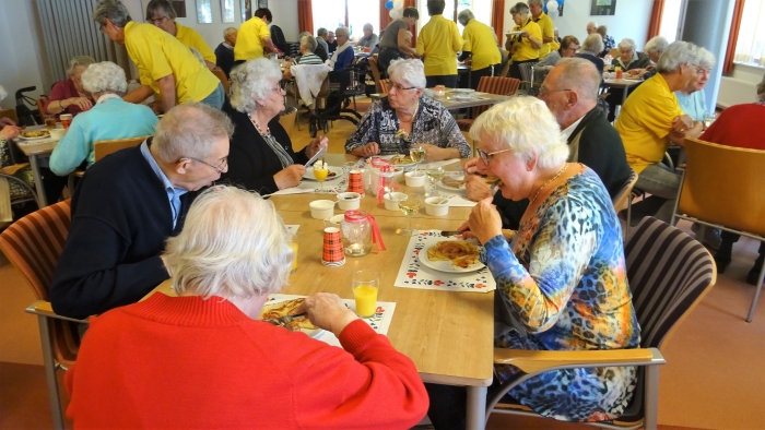 Pannenkoeken eten bij de Zonnebloem