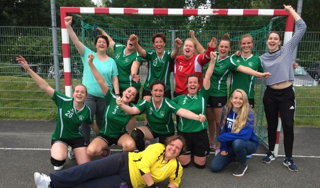 Celeritas dames na het behalen van het kampioenschap