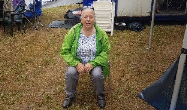 Delia tijdens de jaarlijkse autocross.