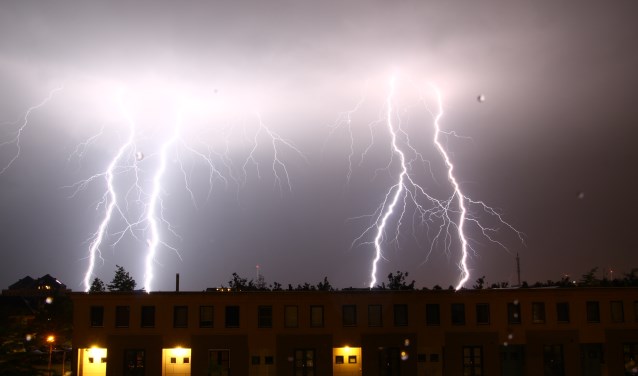 Onweer boven Houten