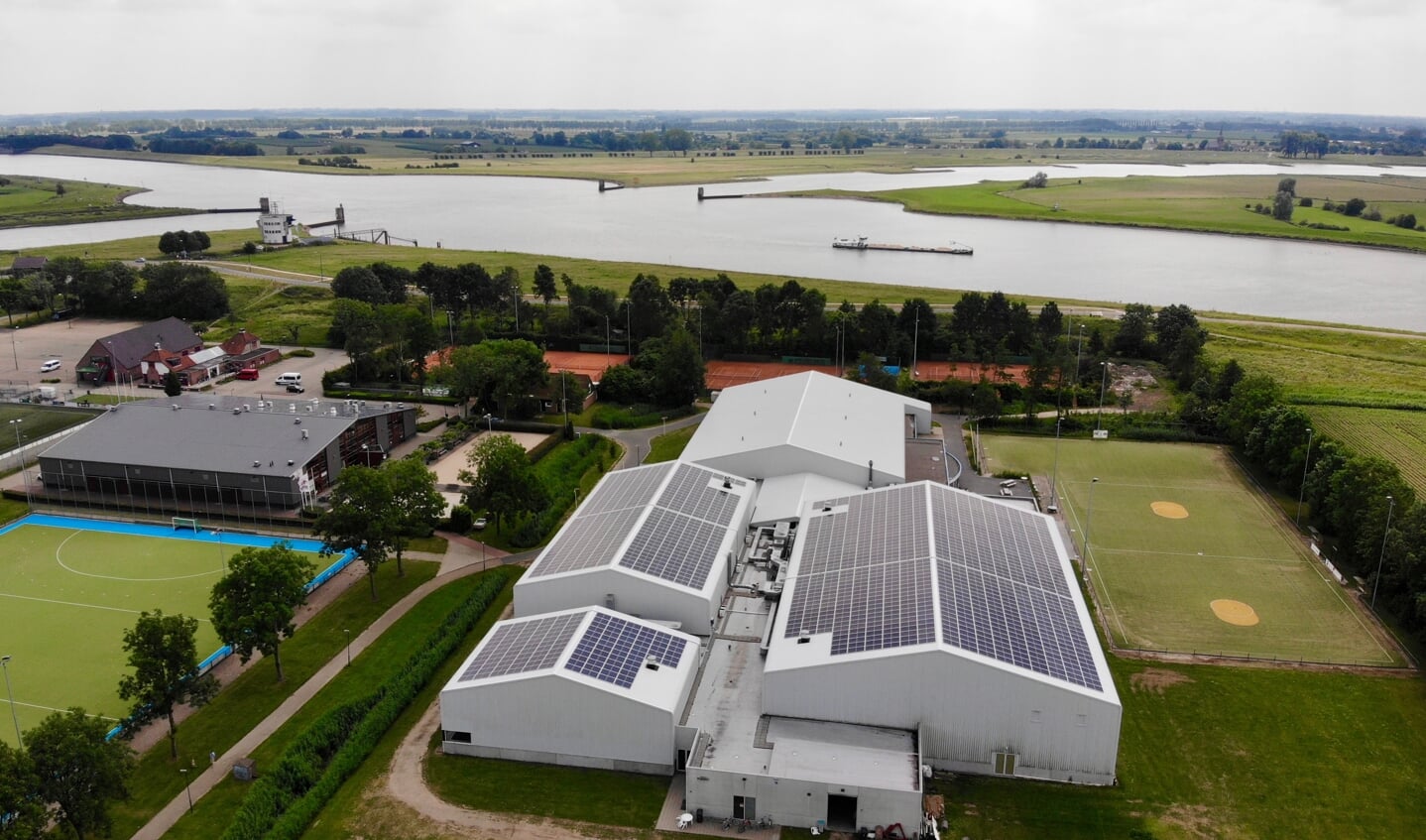 1350 zonnepanelen op multifunctionele hal Mariënhoeve