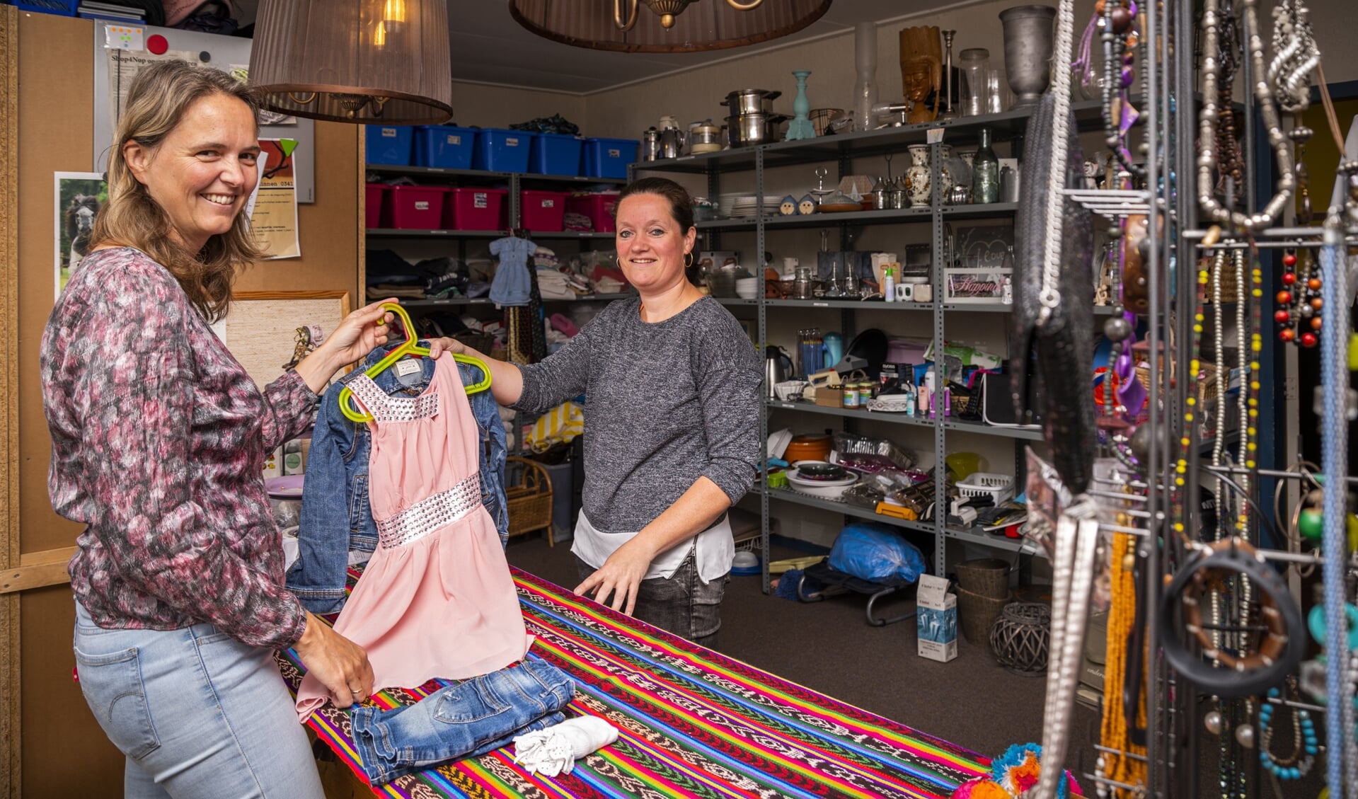 Archieffoto van de opening van ruilwinkel Shop4nop aan de Hooiweg, juni vorig jaar.