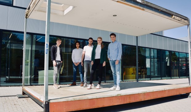 Het studententeam Moveable Student van de Bouwkunde opleiding van het Technova College vlnr: Gideon, Chiron, Jurre, Linde en Noud