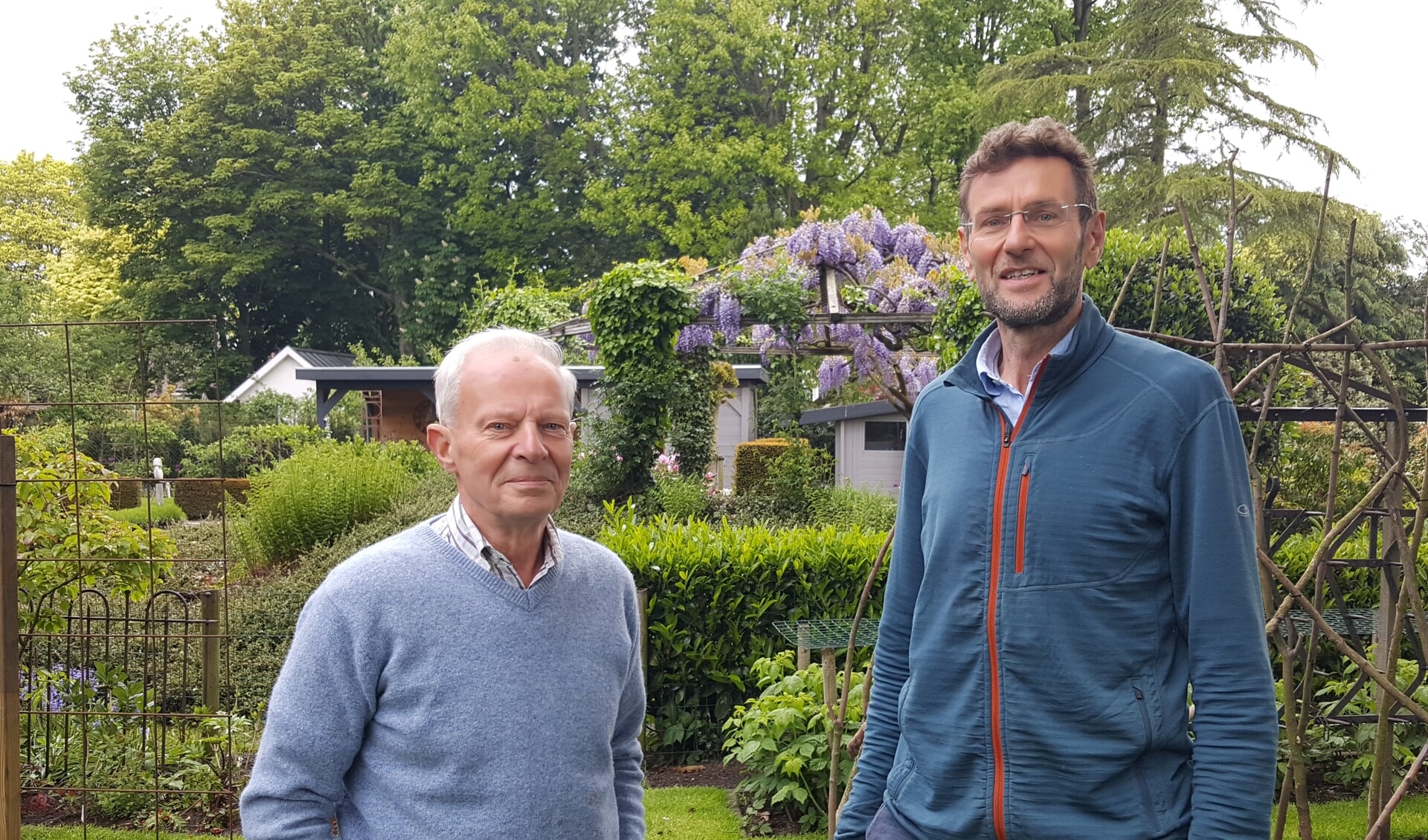 Steven Buijtenhuis (links) en Wim Kok vieren zaterdag het 60-jarig jubileum van Groei & Bloei.