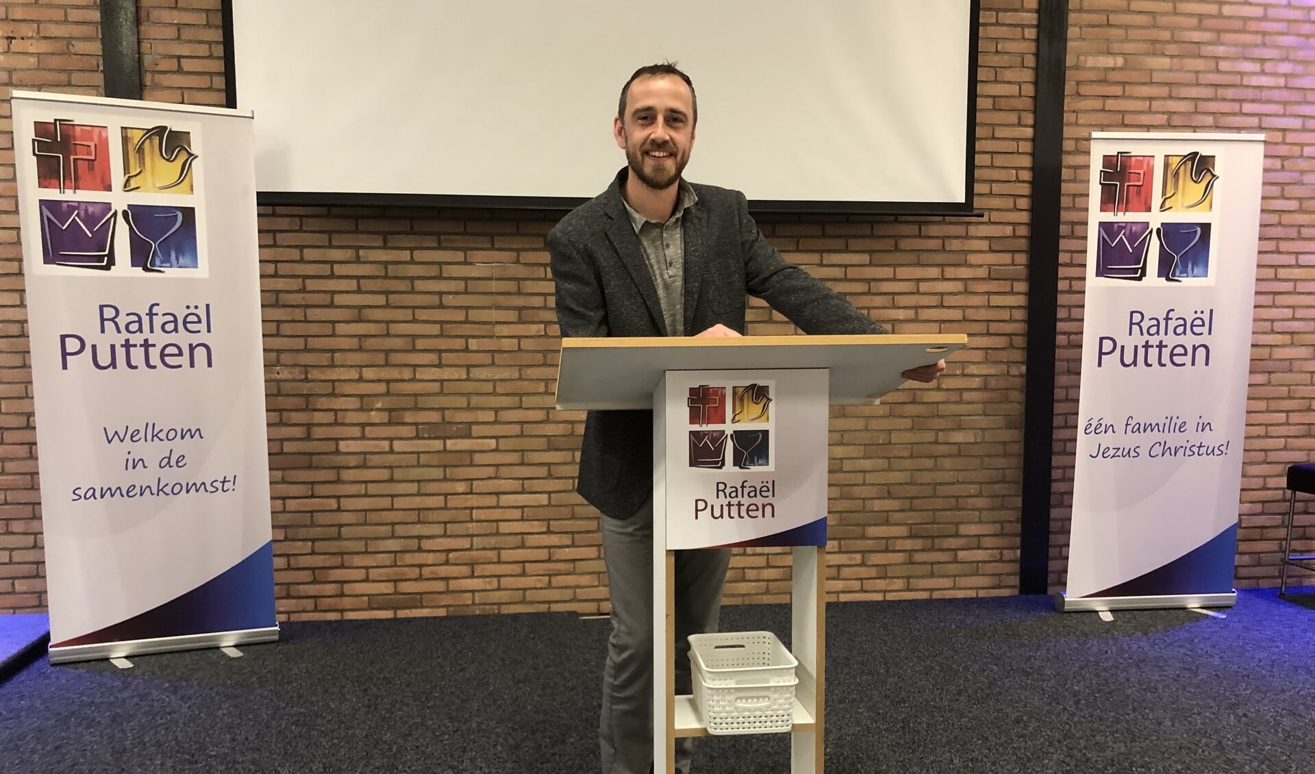 Johan Tomassen verkondigt vijf jaar het woord in de  Rafaël gemeente in Putten.