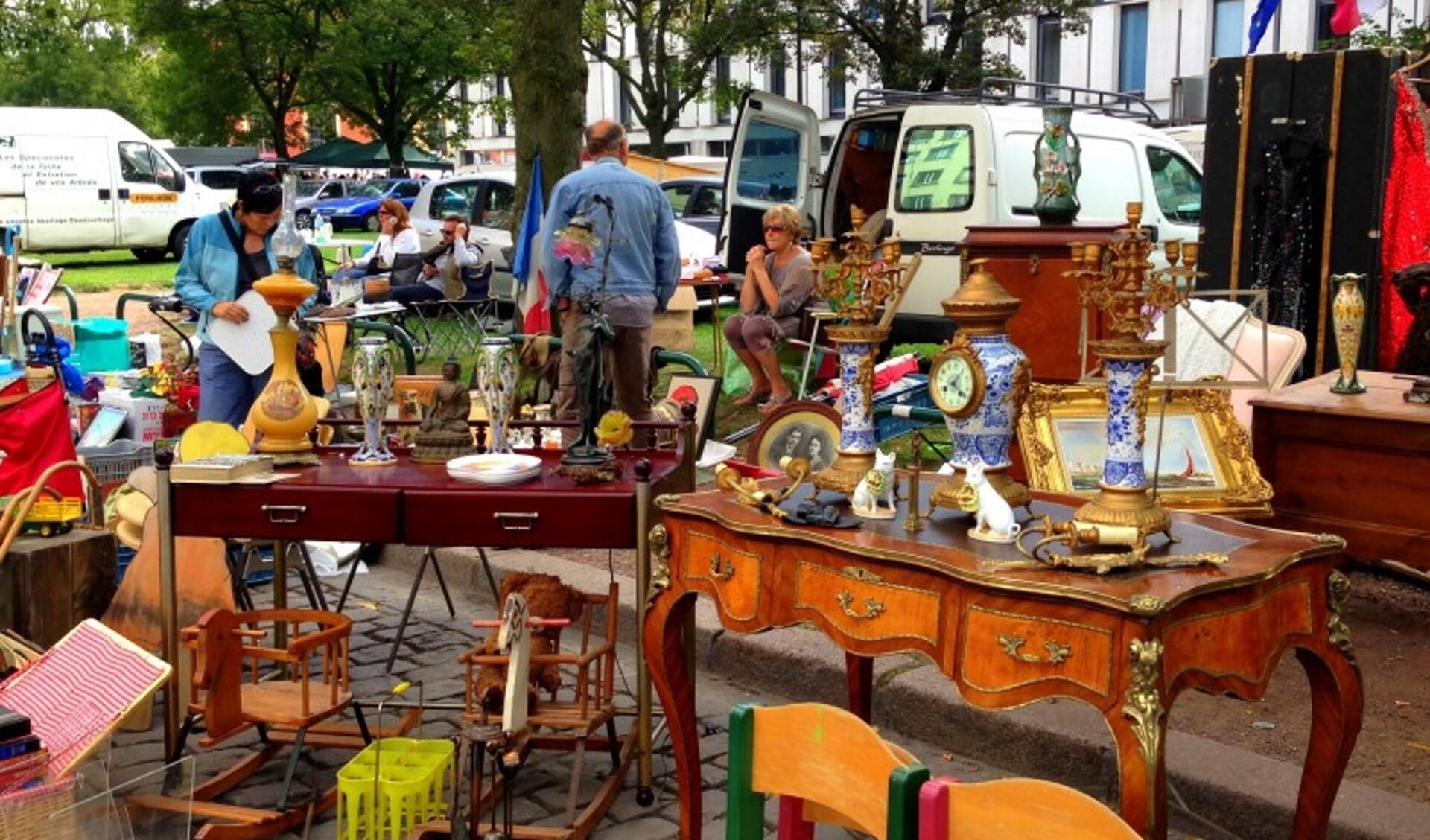 Curiosa, vintage en antiekmarkt op het Eemplein.