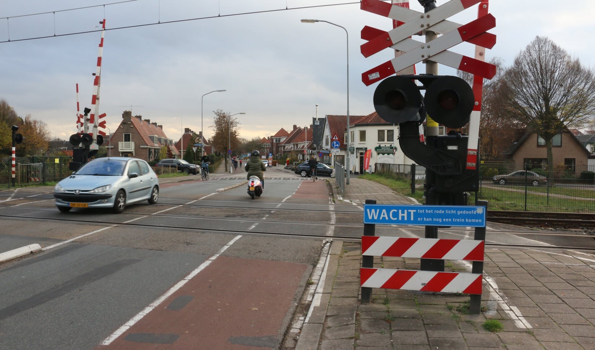 De overgang bij de Kerkweg sluit op z'n vroegst in het najaar van 2021.