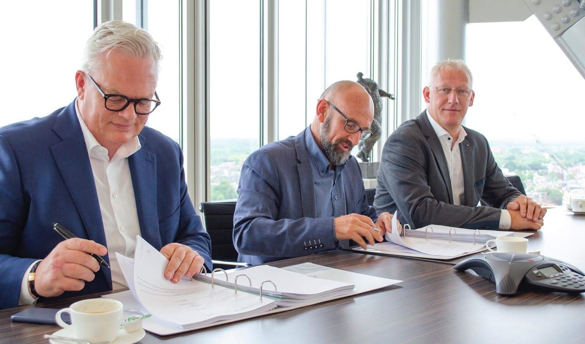 Op 5 juni 2019 tekenden Thomas Kwaks, CEO van HYDAC B.V., en de voormalig eigenaren van Elma B.V., Dick Varel en Teunis van Vulpen, voor de aandelenovername van Elma B.V. in Soesterberg.