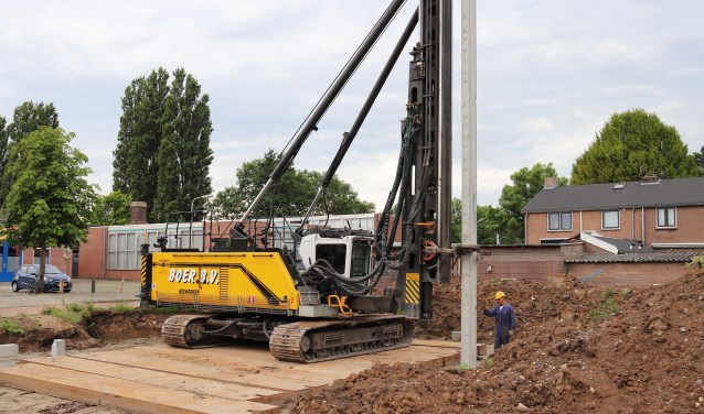 Slaan eerste paal Irenelaan.
